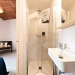 Casa de hóspedes Newly Renovated W Pool & Bikeparking 4*