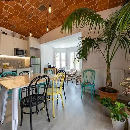 Newly Renovated W Pool & Bikeparking 4*
