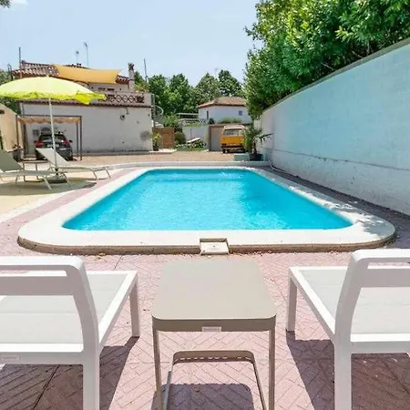 Newly Renovated W Pool & Bikeparking Penzion Girona