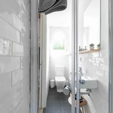 Newly Renovated W Pool & Bikeparking Penzion Girona