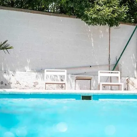 Newly Renovated W Pool & Bikeparking Penzion