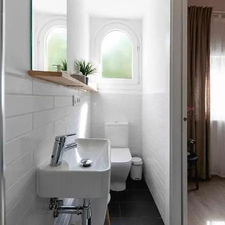 Newly Renovated W Pool & Bikeparking Penzion *