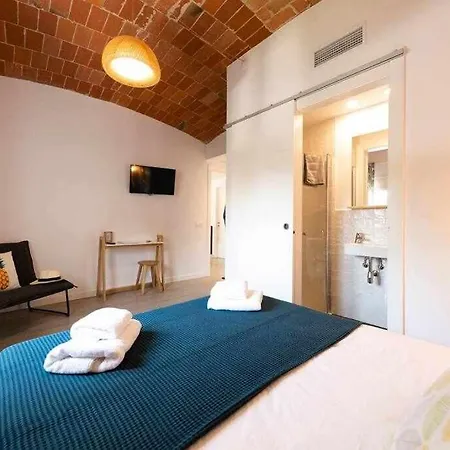 Newly Renovated W Pool & Bikeparking Penzion *